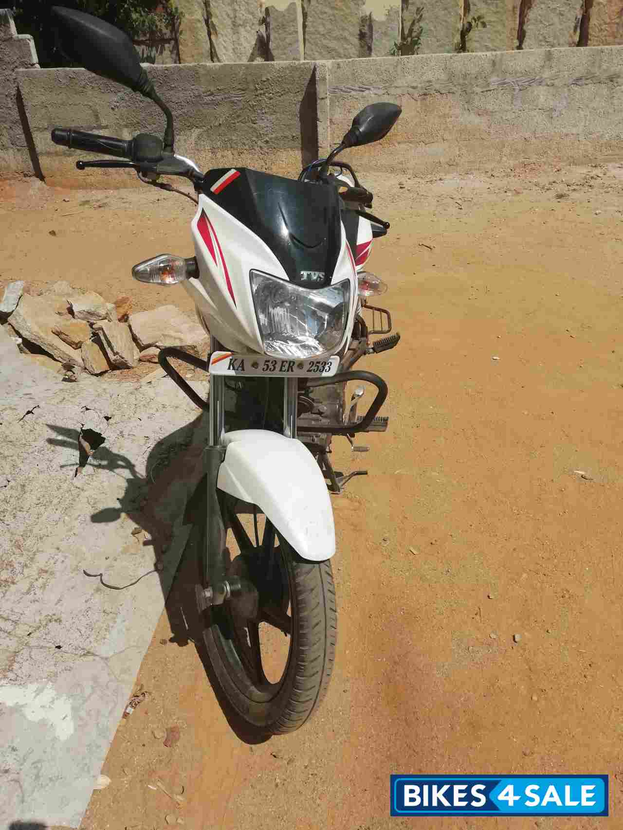 White TVS Star City Plus