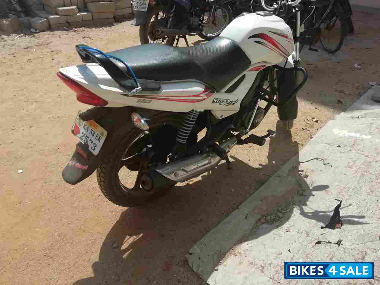 White TVS Star City Plus