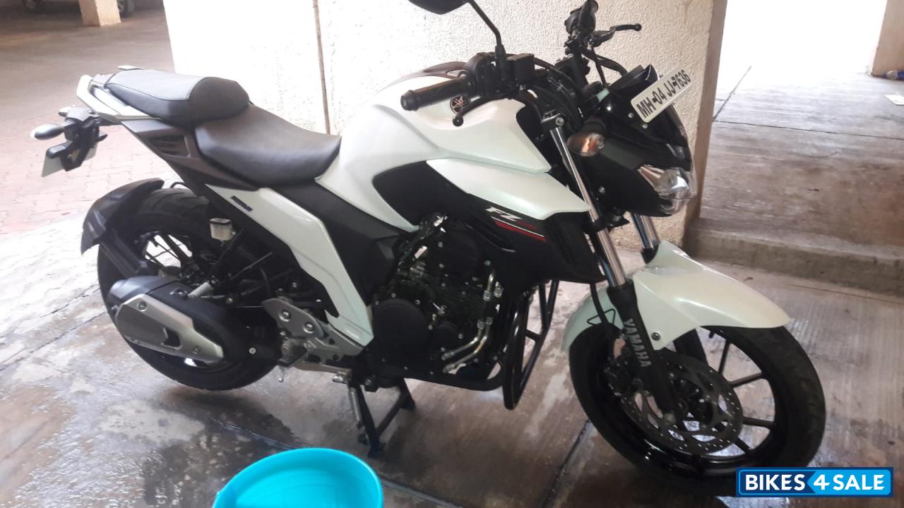 White Yamaha FZ25