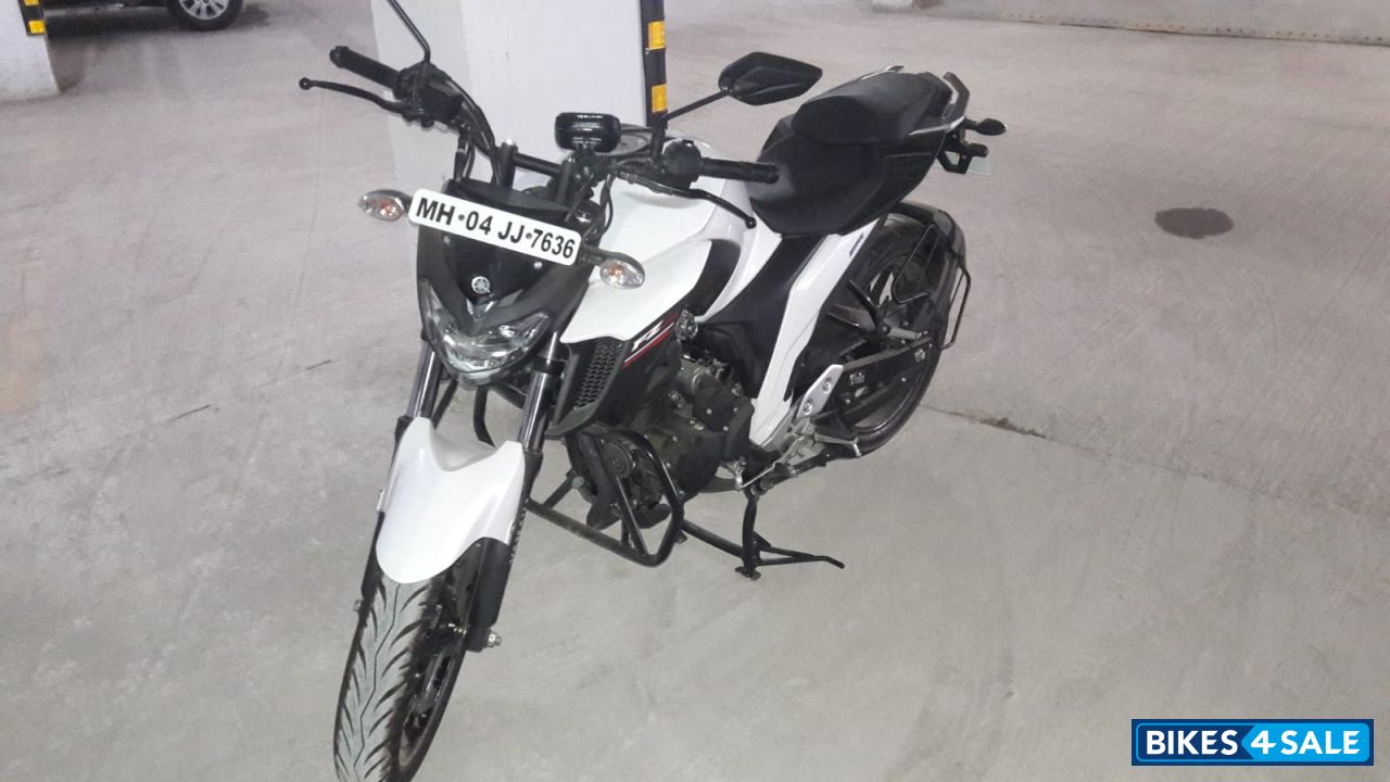 White Yamaha FZ25