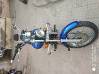 Blue Bajaj Avenger 220 DTS-i