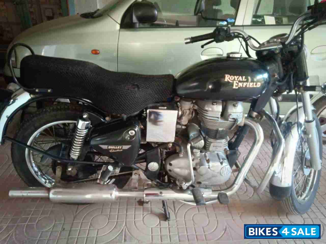 Black Royal Enfield Bullet Electra Twinspark