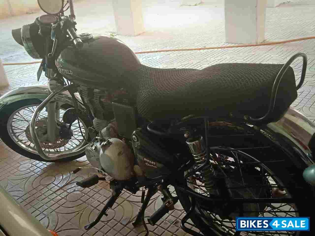 Black Royal Enfield Bullet Electra Twinspark