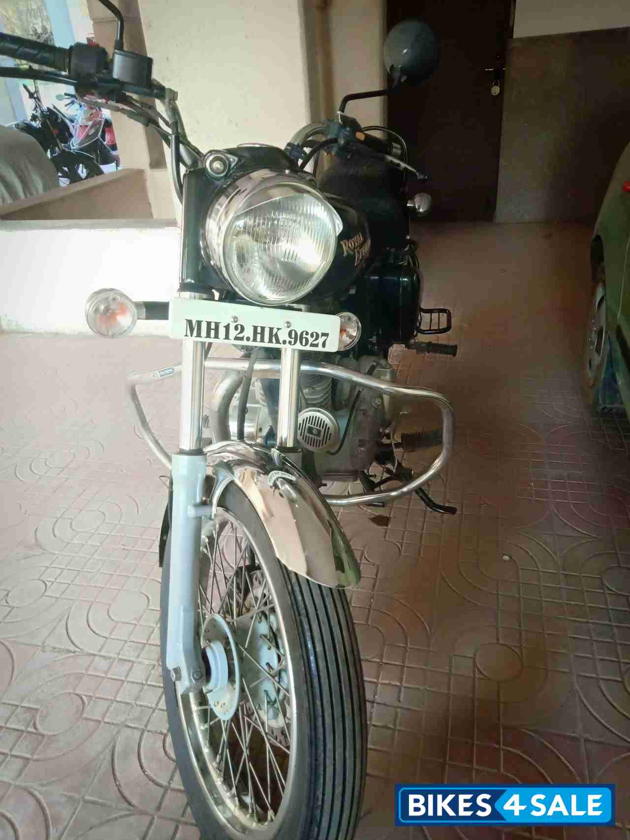 Black Royal Enfield Bullet Electra Twinspark