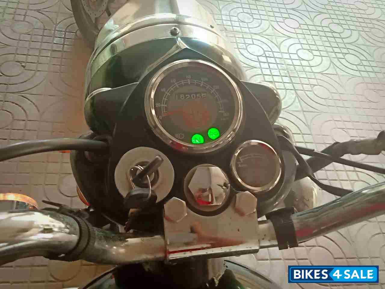 Black Royal Enfield Bullet Electra Twinspark