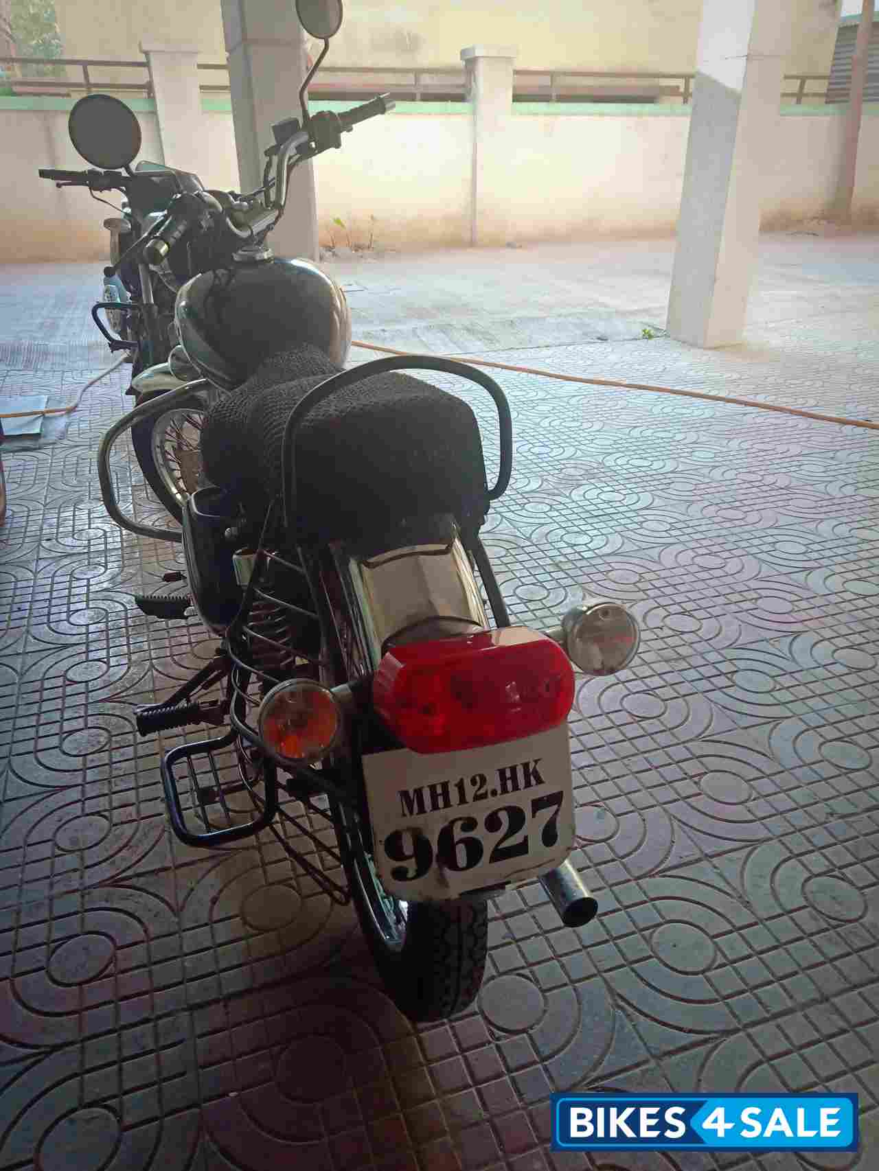 Black Royal Enfield Bullet Electra Twinspark