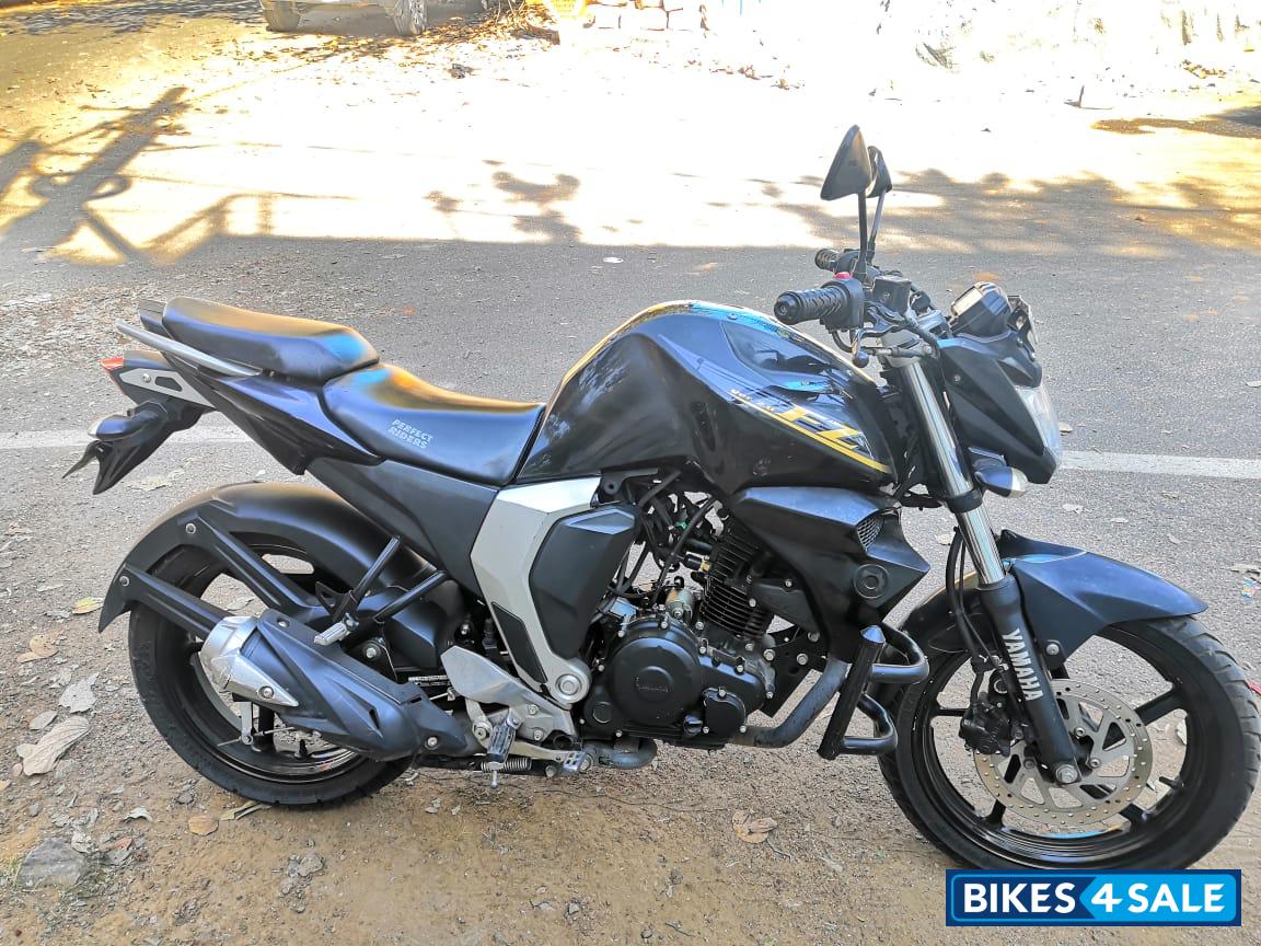 Black Yamaha FZ FI V2