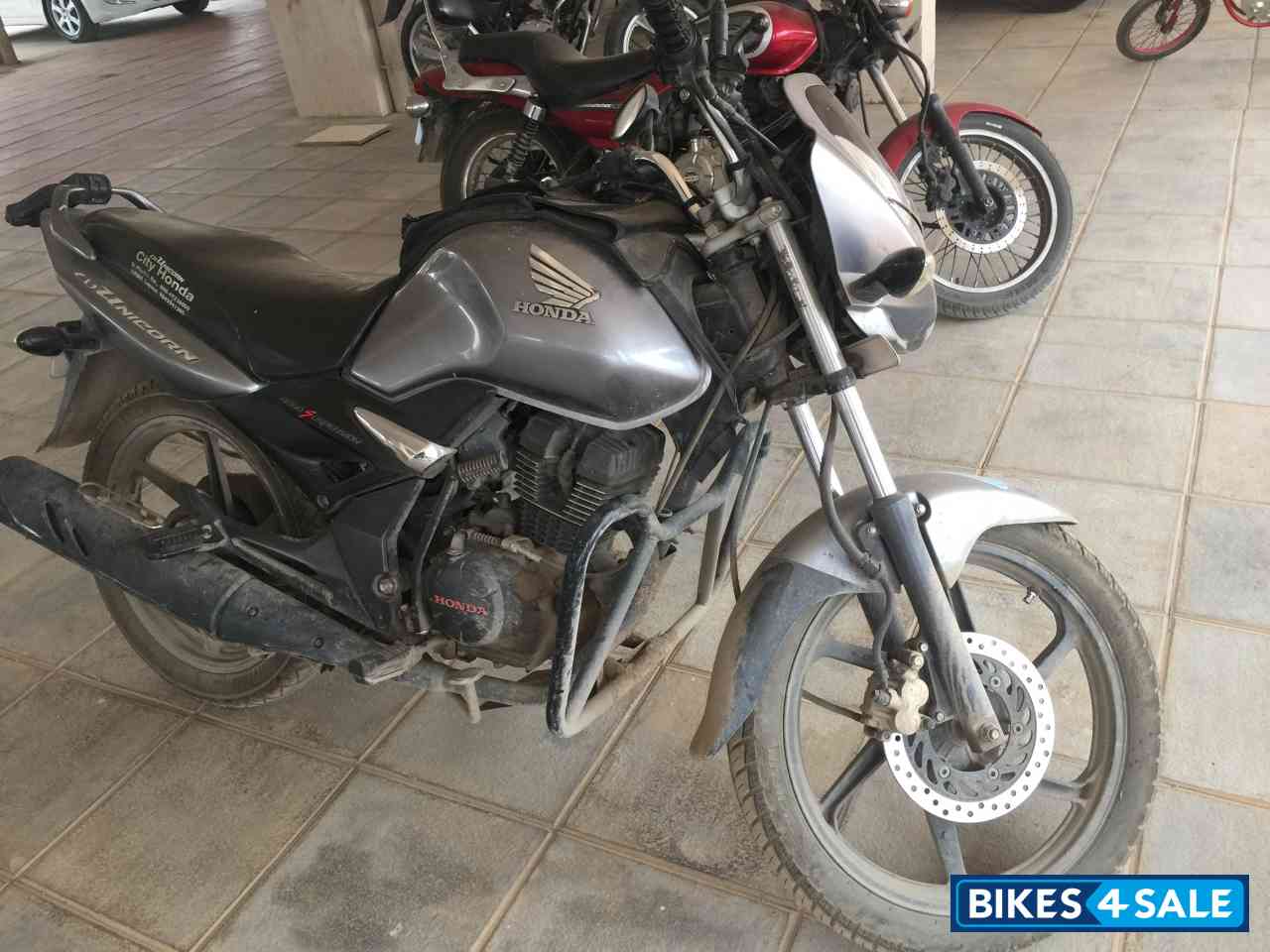 Silver Honda CB Unicorn