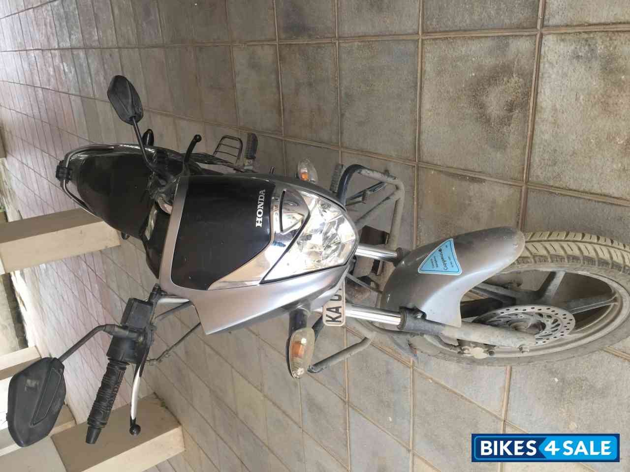 Silver Honda CB Unicorn