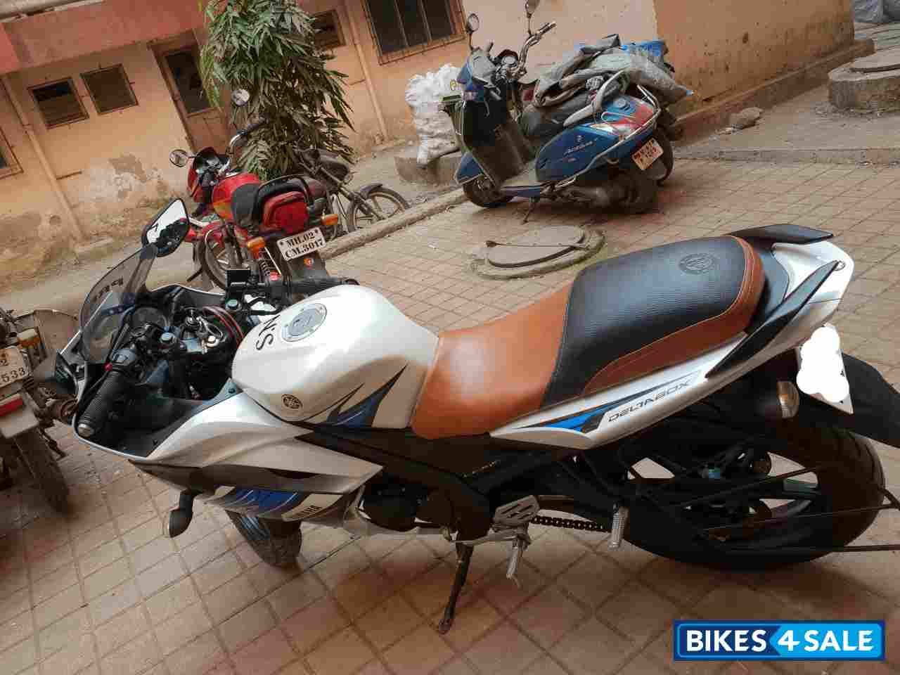 White Yamaha YZF R15 S White Yamaha YZF R15 S