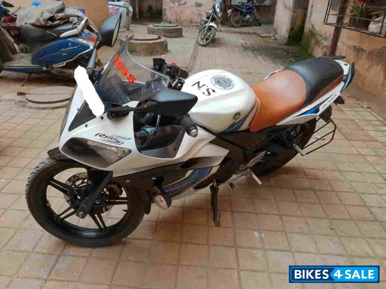 White Yamaha YZF R15 S White Yamaha YZF R15 S