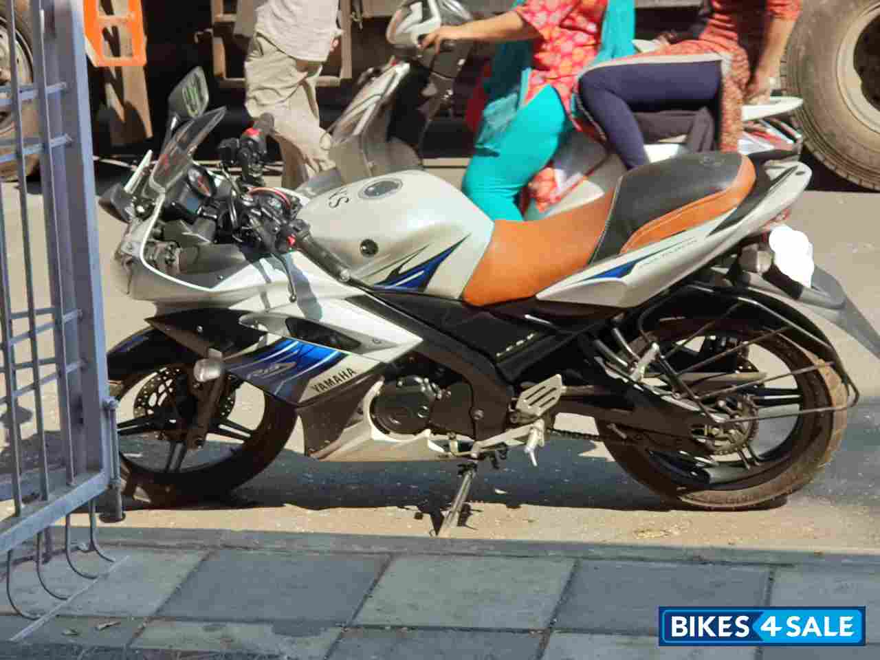 White Yamaha YZF R15 S White Yamaha YZF R15 S