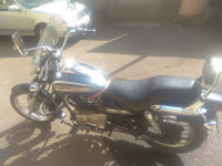 Black Bajaj Avenger Cruise 220