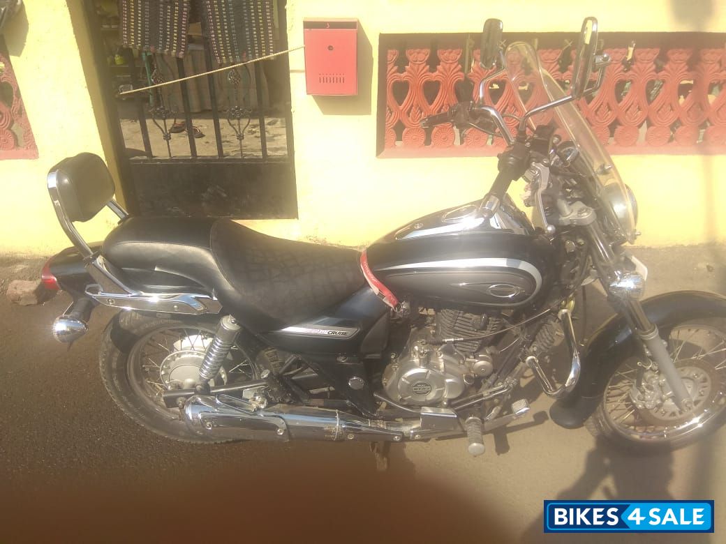 Black Bajaj Avenger Cruise 220 Black Bajaj Avenger Cruise 220