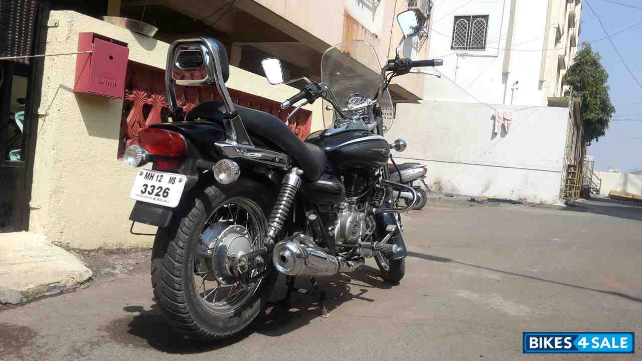 Black Bajaj Avenger Cruise 220 Black Bajaj Avenger Cruise 220
