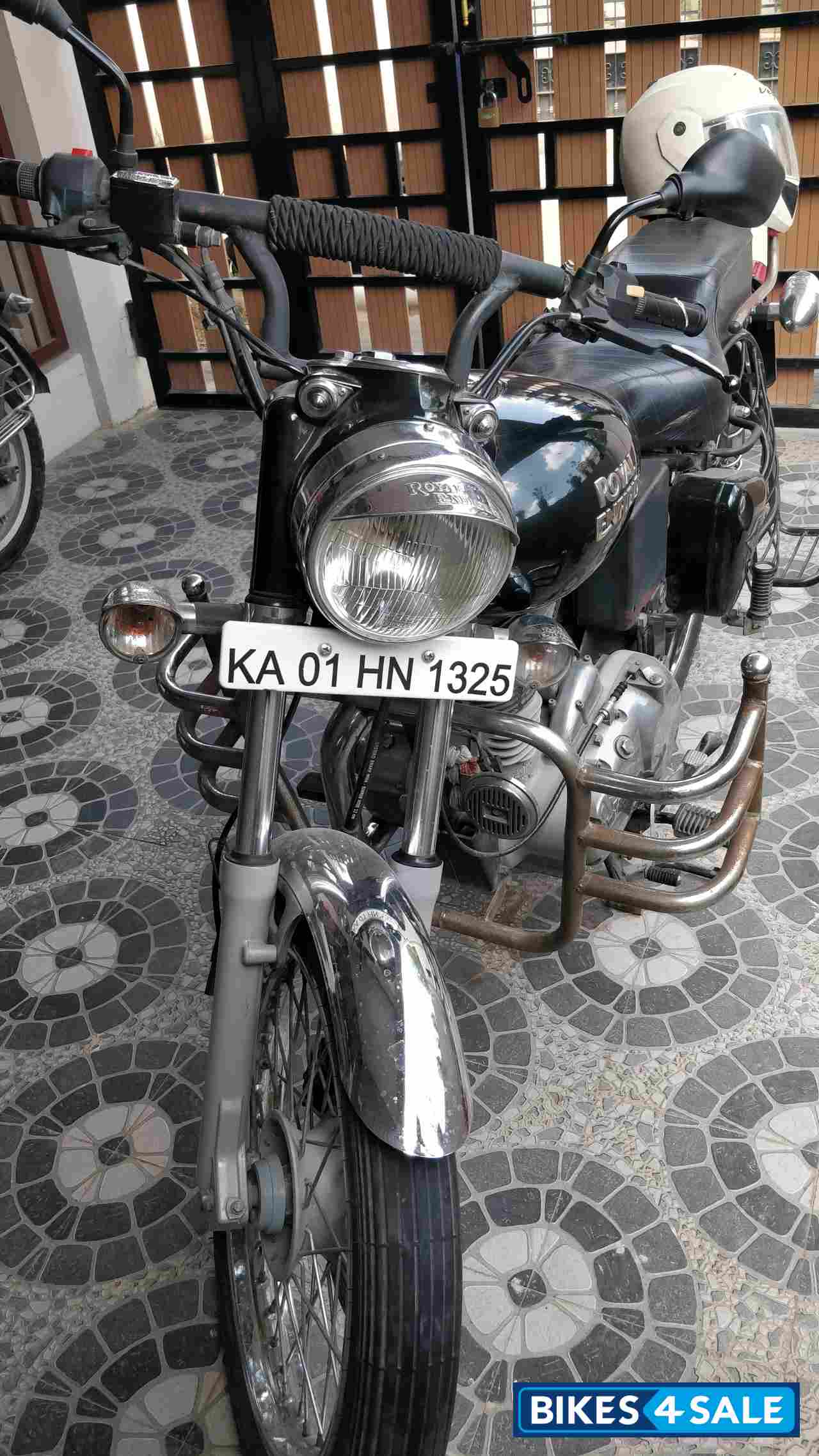 Black Royal Enfield Bullet Electra Twinspark
