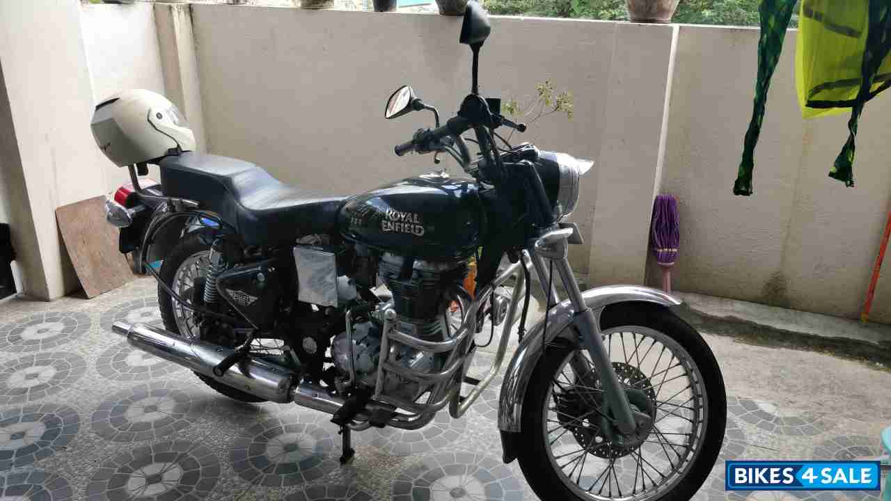Black Royal Enfield Bullet Electra Twinspark