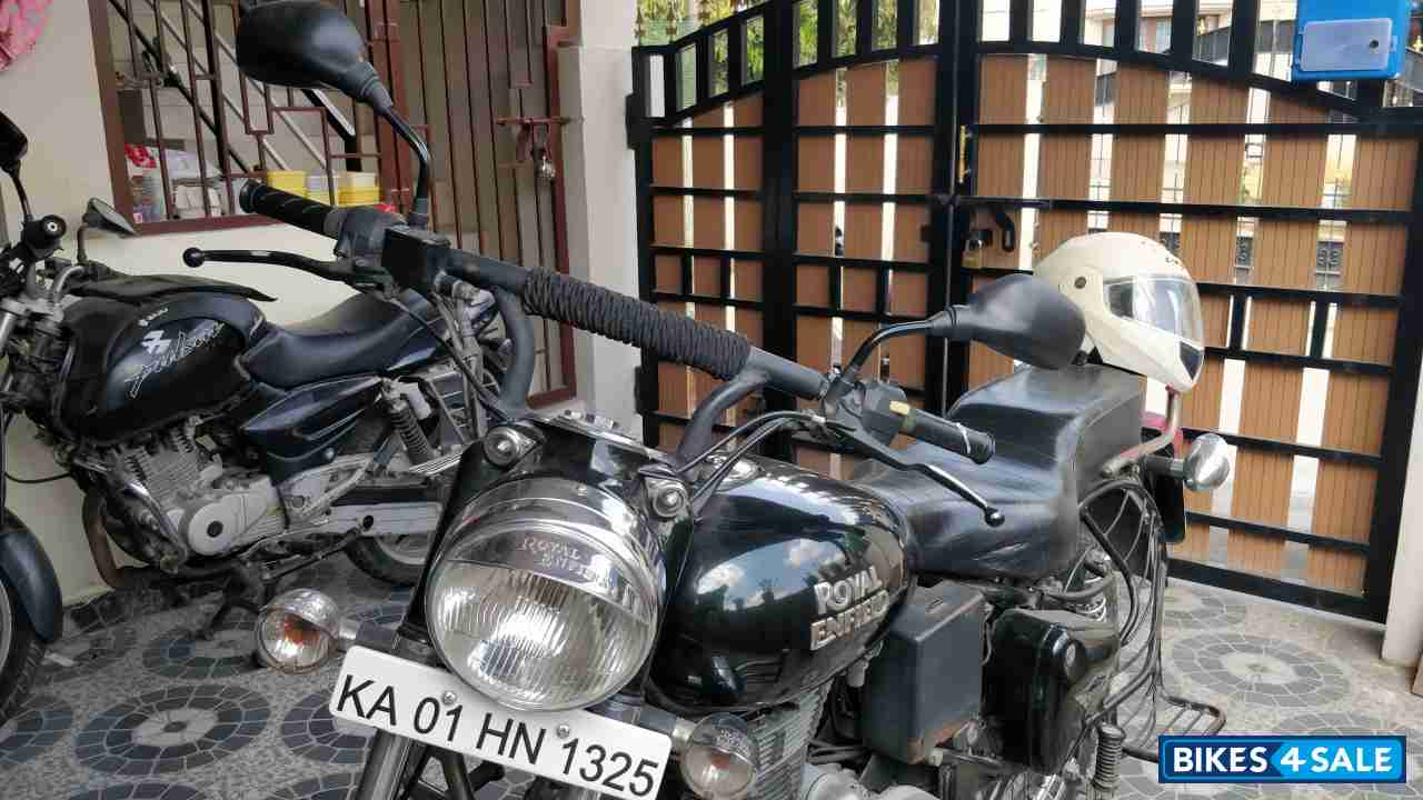 Black Royal Enfield Bullet Electra Twinspark