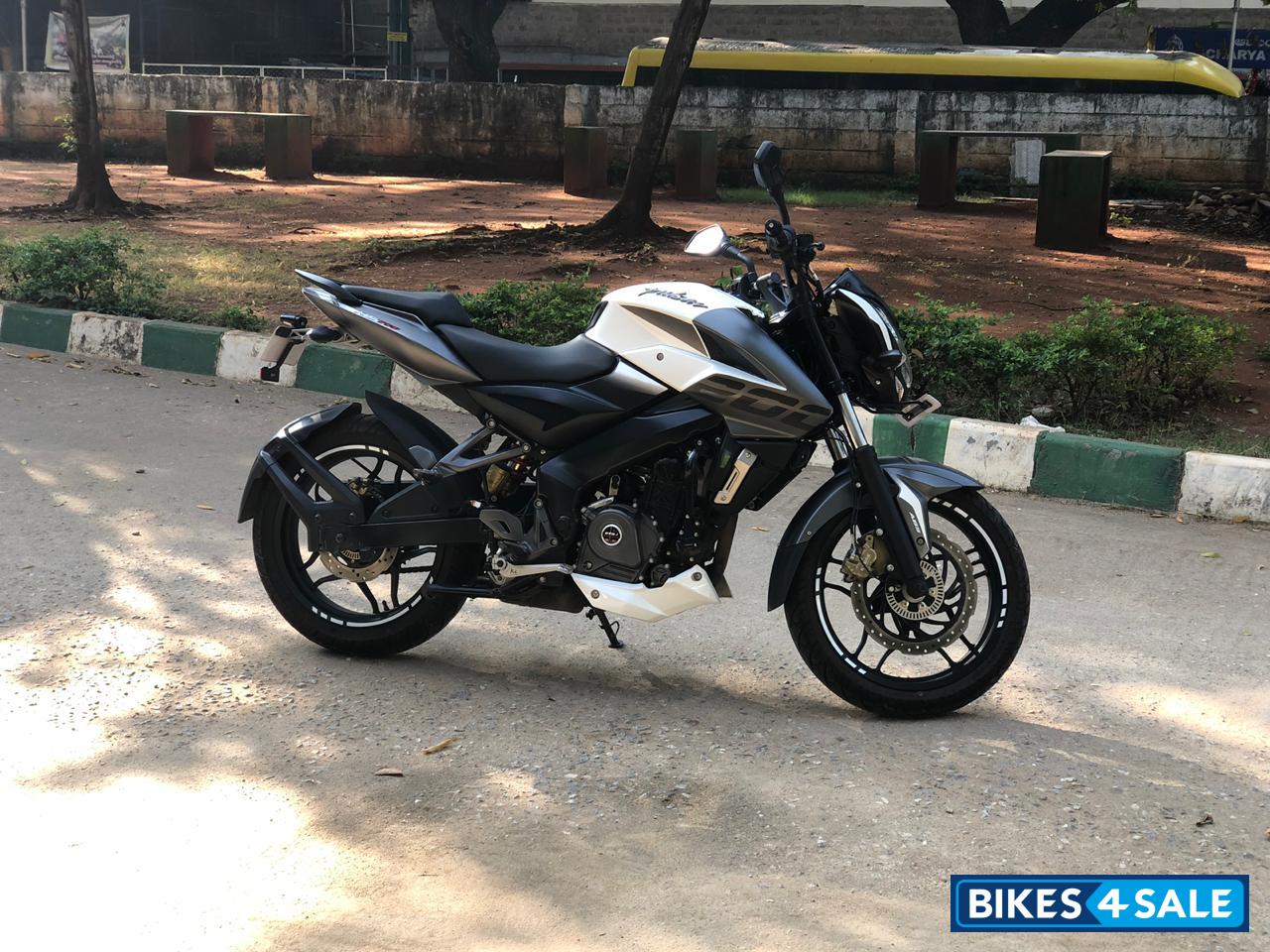 Bajaj Pulsar 200 NS ABS