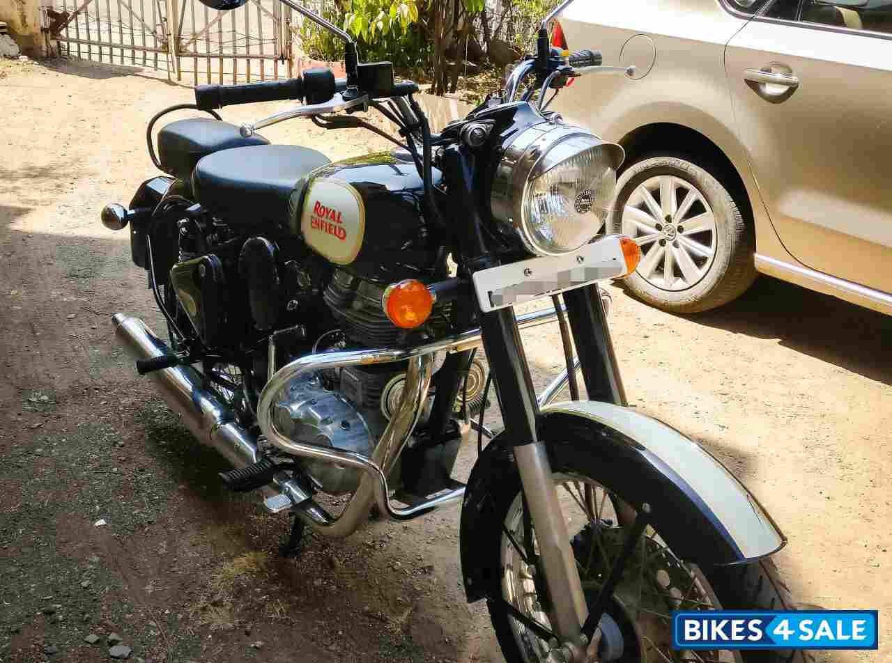 Black Royal Enfield Classic 500