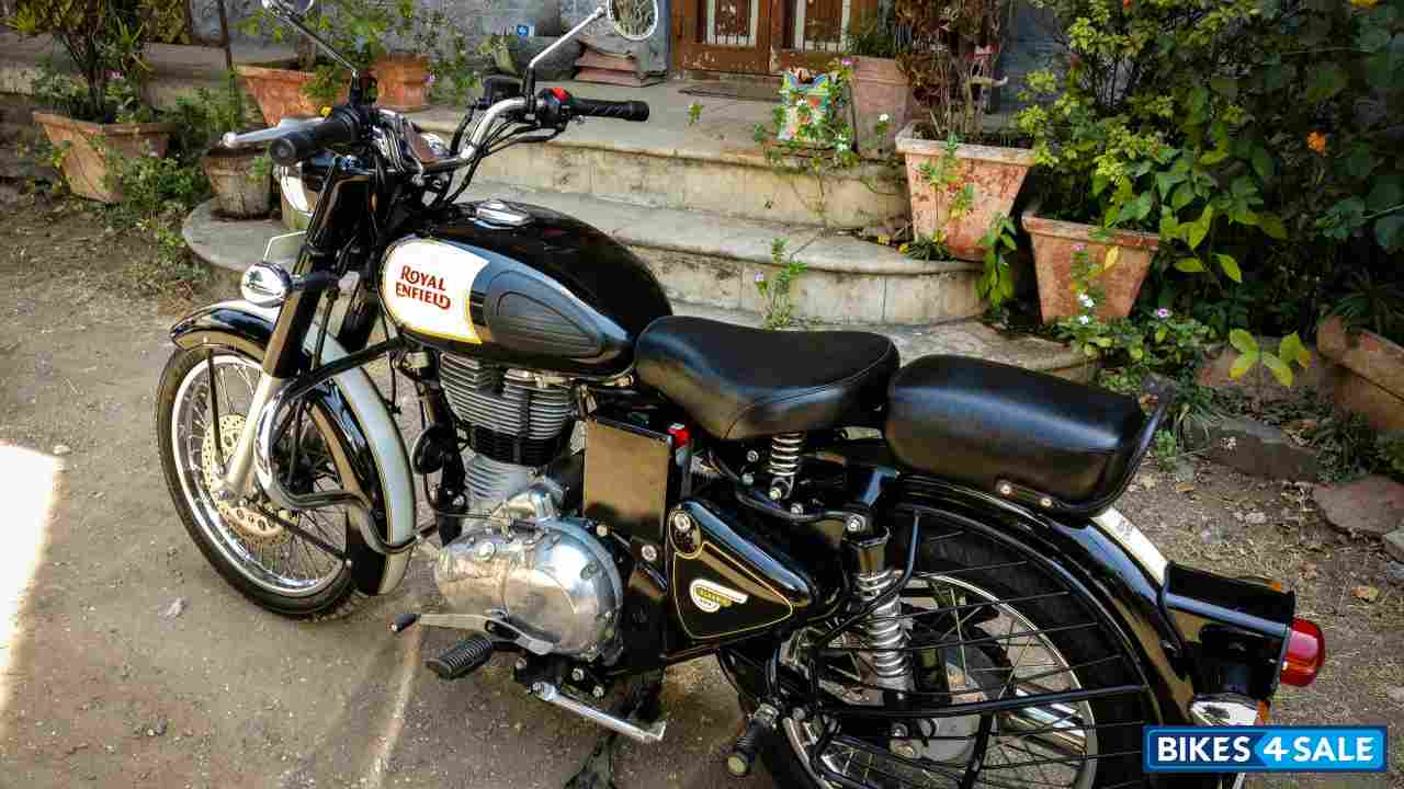 Black Royal Enfield Classic 500