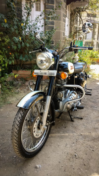 Black Royal Enfield Classic 500