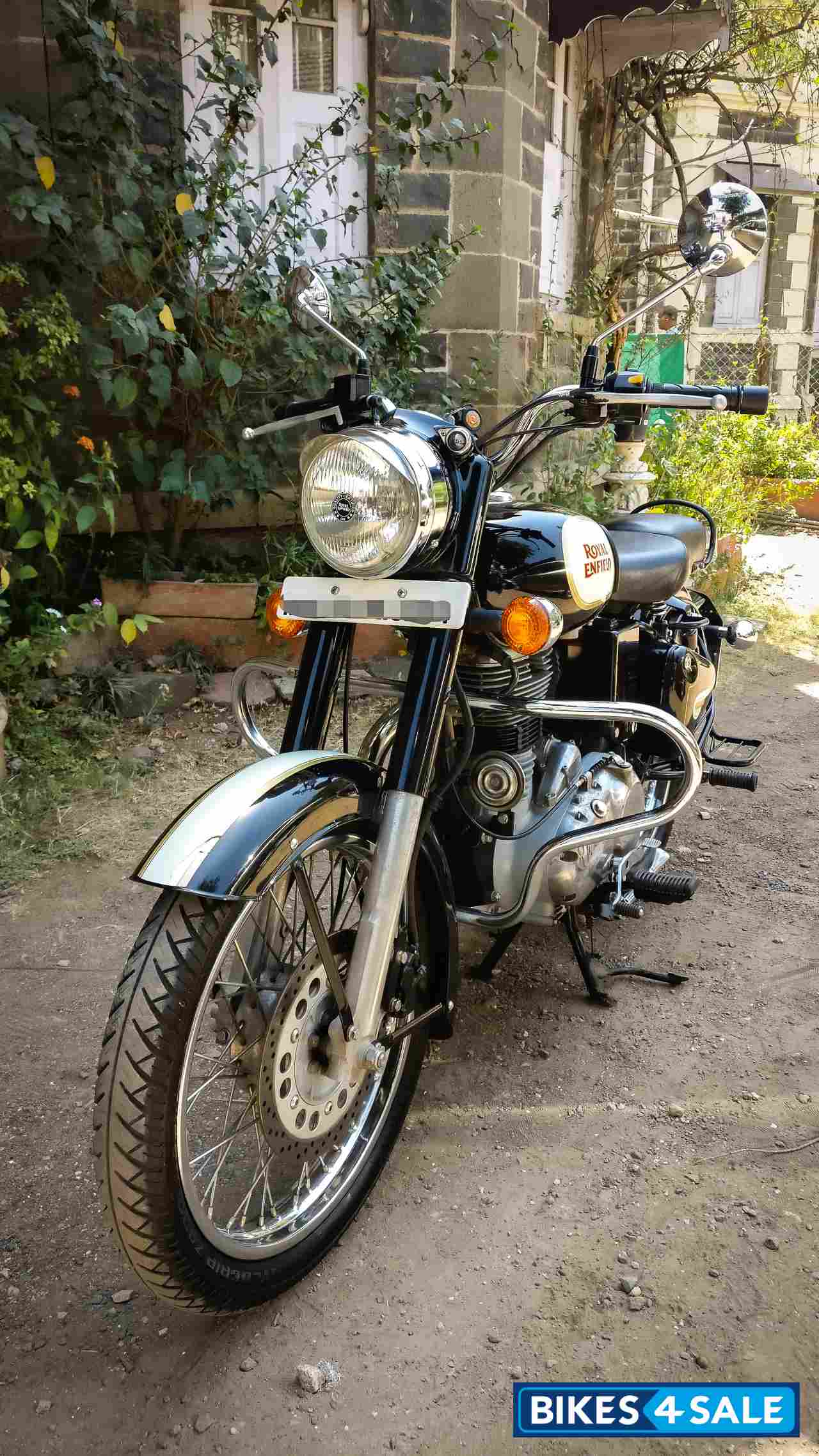 Black Royal Enfield Classic 500