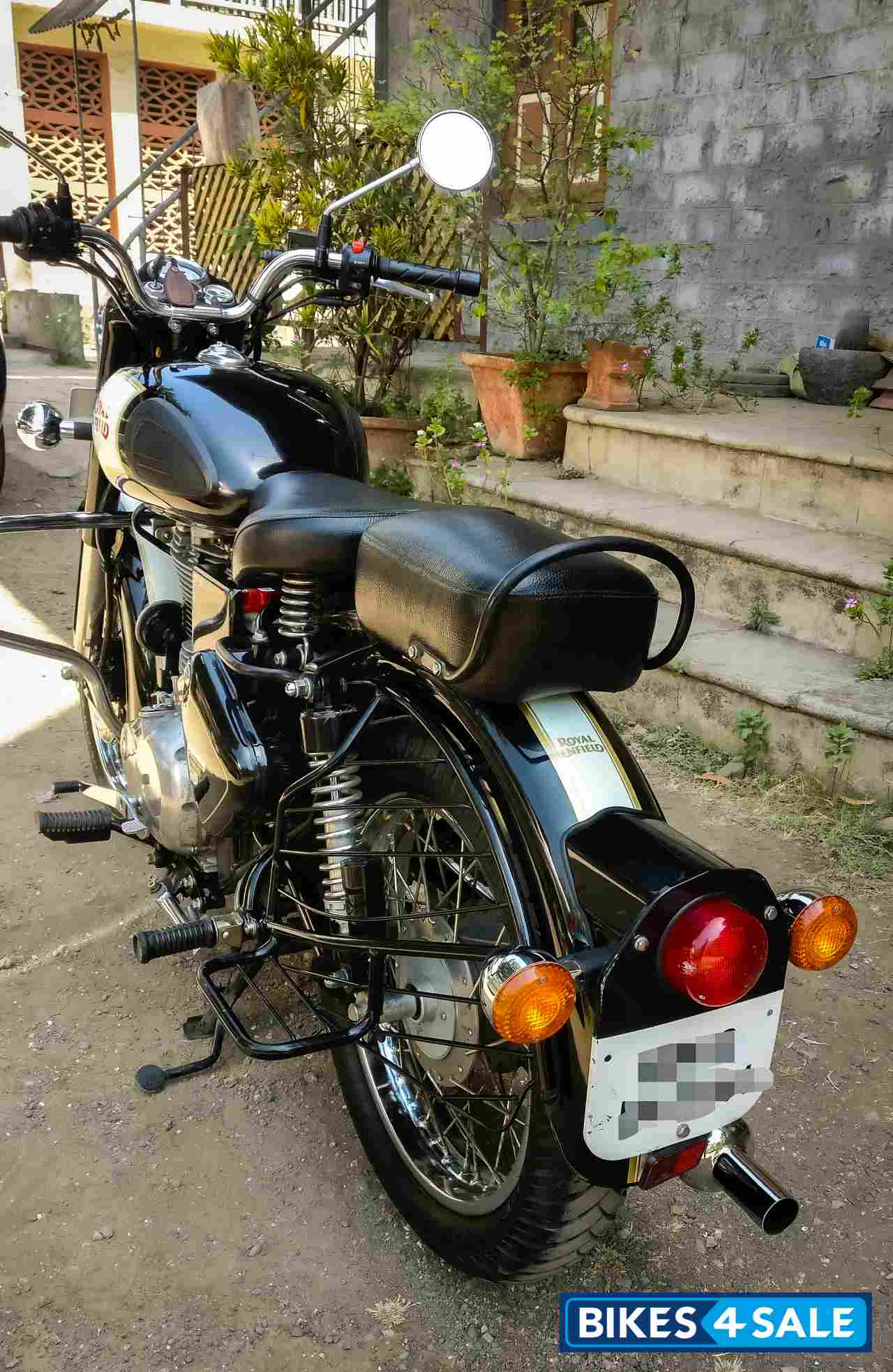 Black Royal Enfield Classic 500