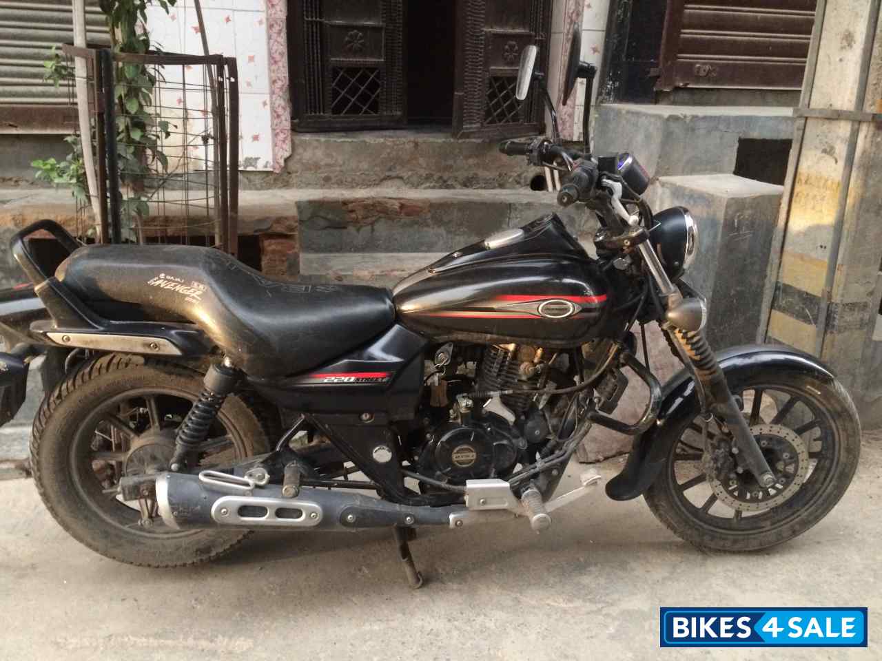 Black Red Bajaj Avenger Street 220 Black Red Bajaj Avenger Street 220
