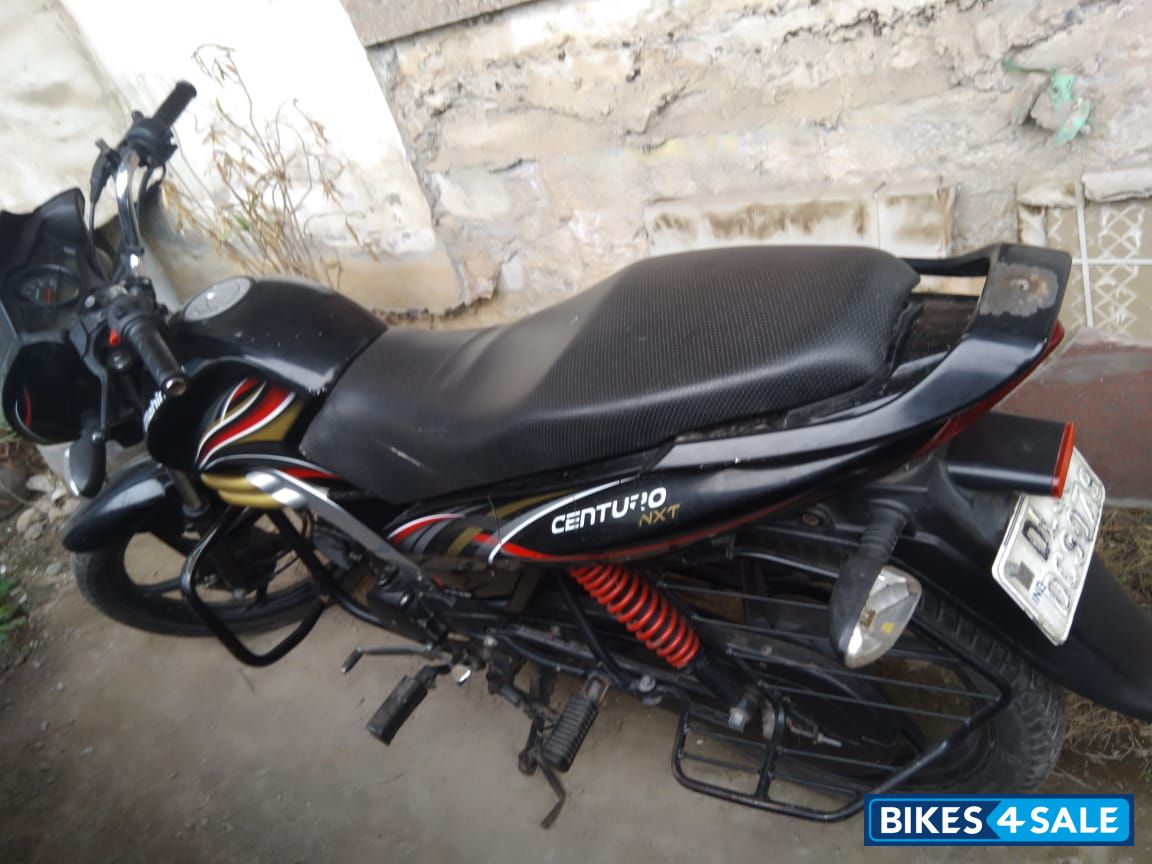 Black Mahindra Centuro NXT