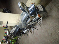 Black Bajaj Avenger 220 DTS-i