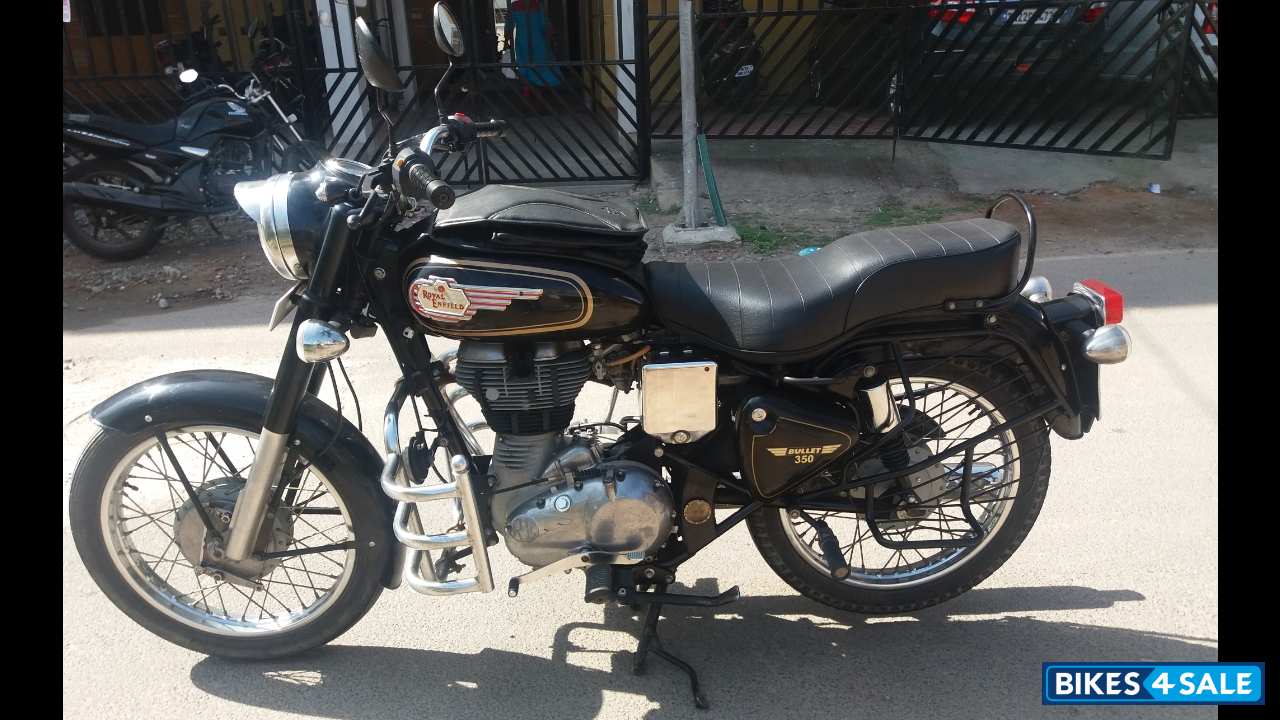 Black Royal Enfield Bullet Standard 350