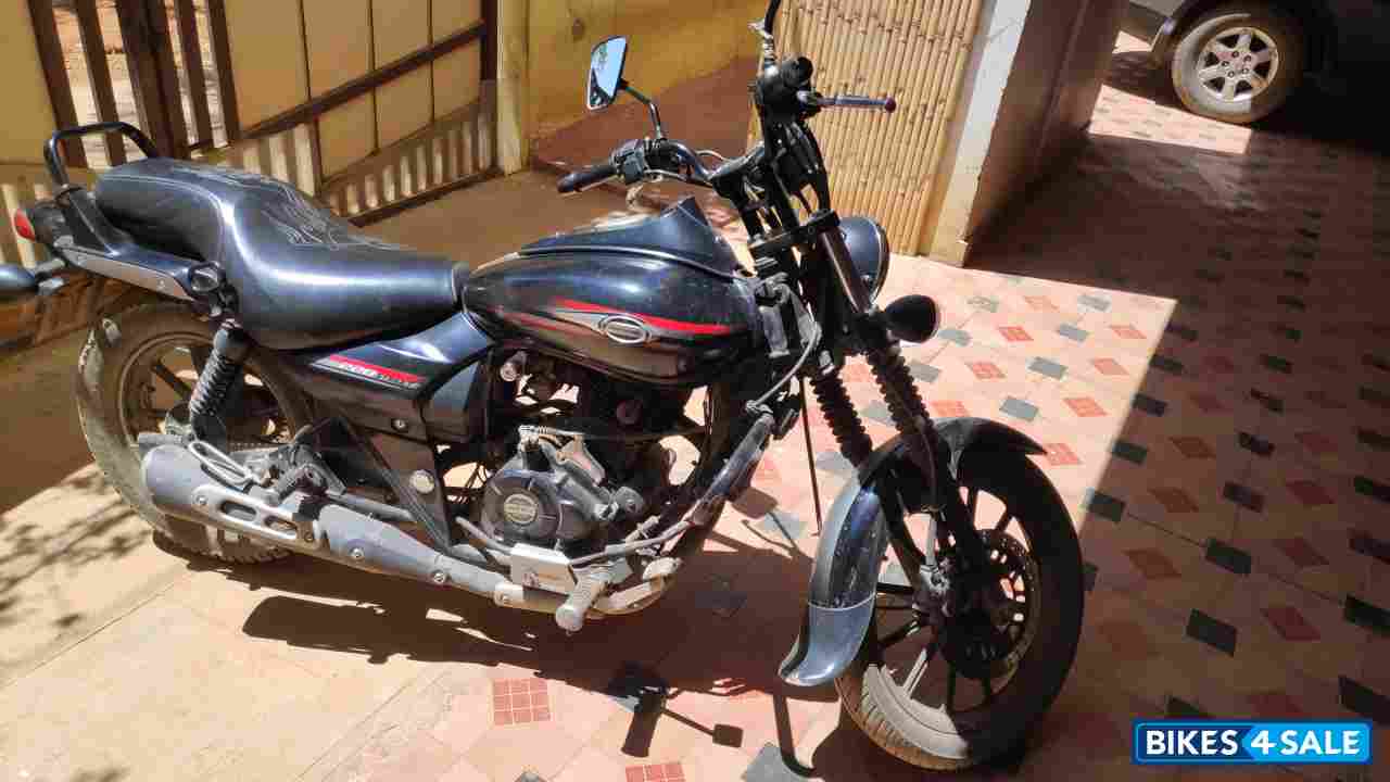 Black Bajaj Avenger Street 220 Black Bajaj Avenger Street 220