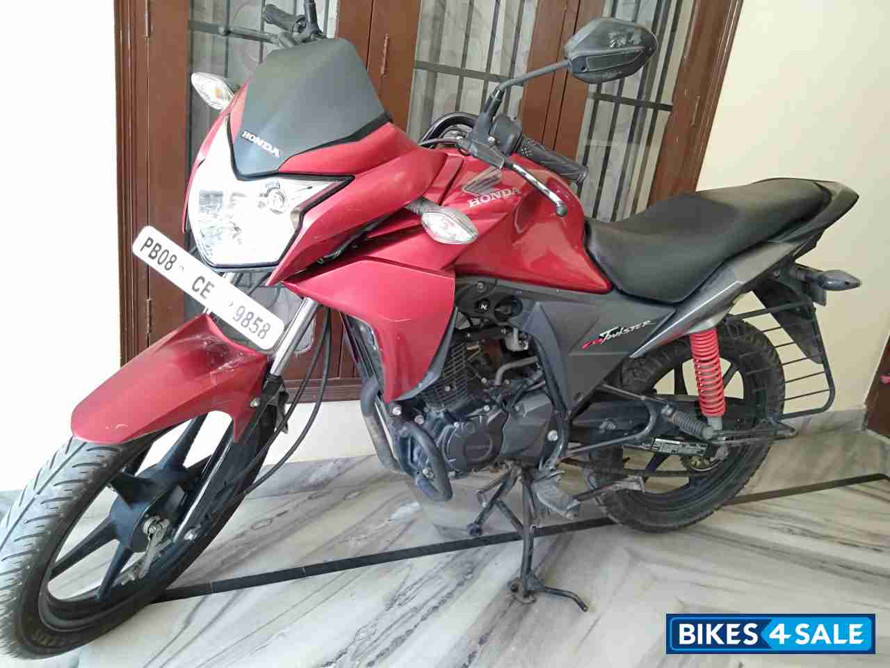 Honda CB Twister Picture 4. Bike ID 208378. Bike located in Jalandhar