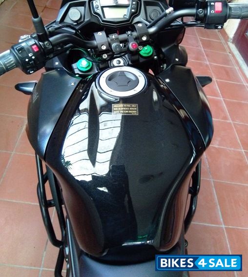 Black Kawasaki Versys 650