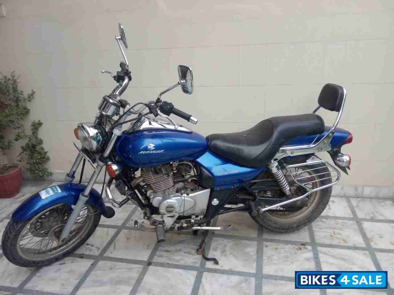 Bajaj Avenger 220 DTS-i