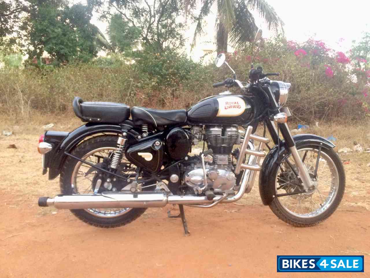 Black Royal Enfield Classic 350 Black Royal Enfield Classic 350