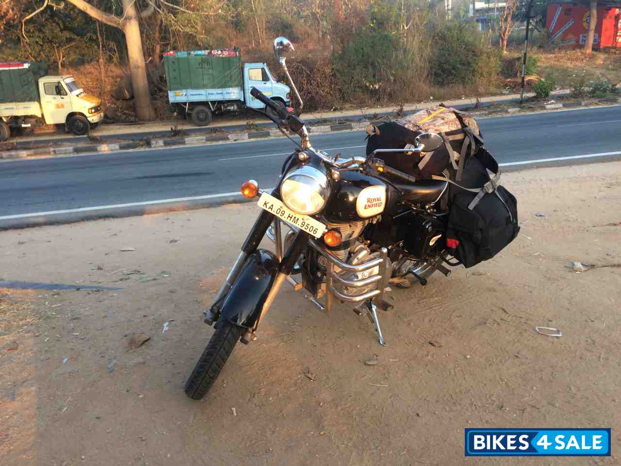 Black Royal Enfield Classic 350 Black Royal Enfield Classic 350