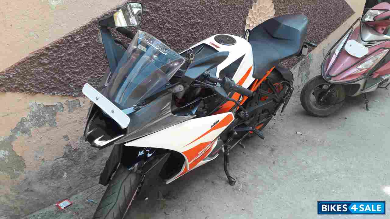 White With Orange KTM RC 200