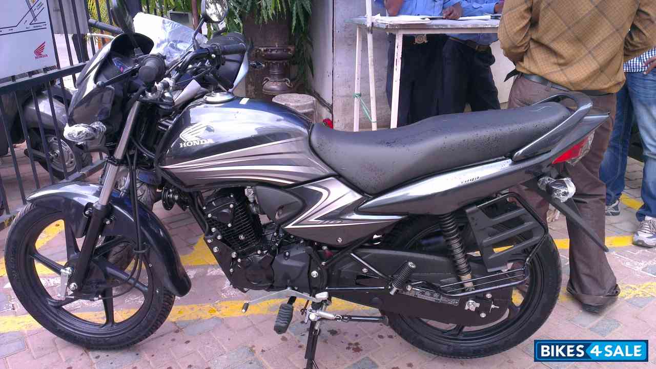 Metallic Grey Honda Dream Yuga