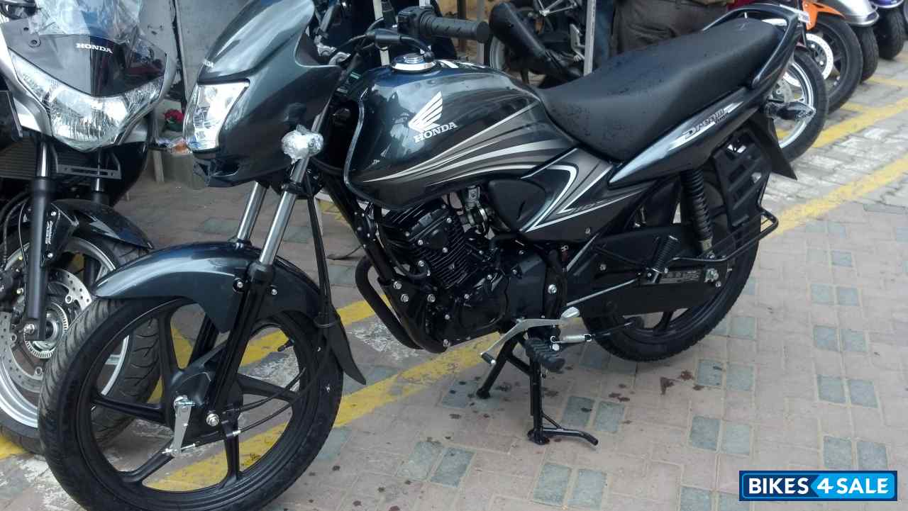 Metallic Grey Honda Dream Yuga