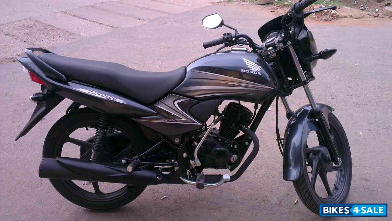 Metallic Grey Honda Dream Yuga