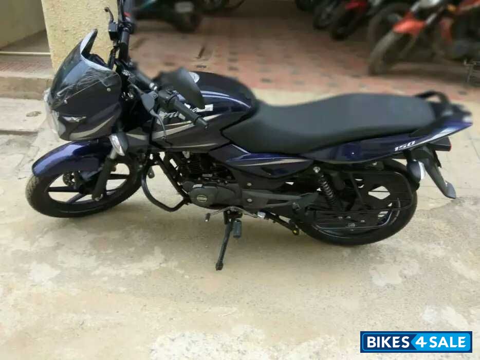 Blue Bajaj Pulsar 150 DTSi