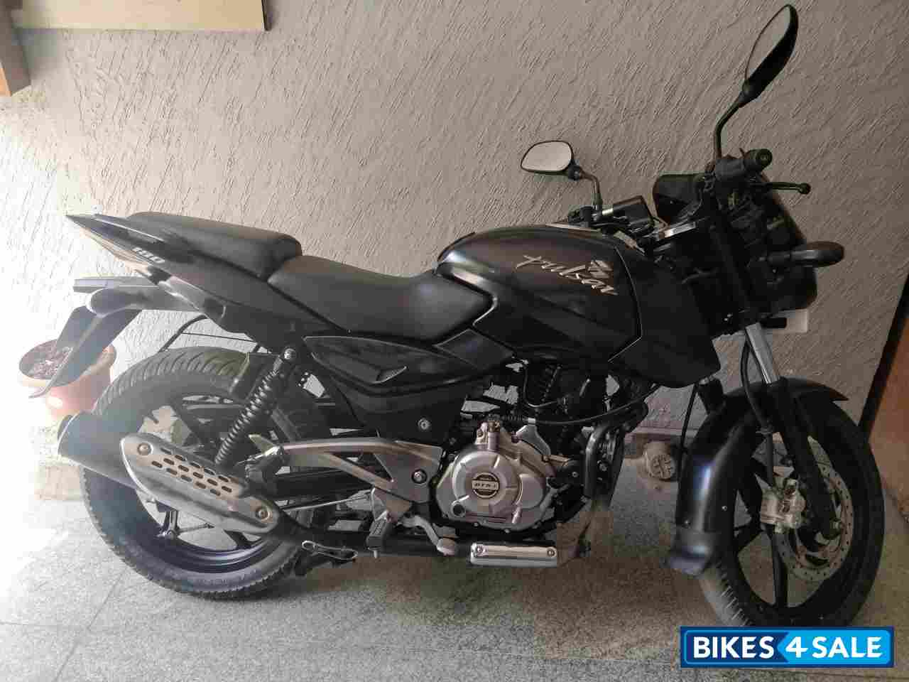 Black Bajaj Pulsar 180 DTSi Black Bajaj Pulsar 180 DTSi