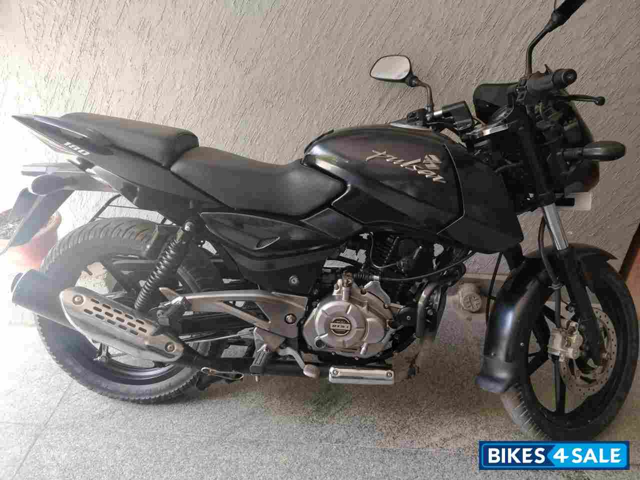 Black Bajaj Pulsar 180 DTSi Black Bajaj Pulsar 180 DTSi