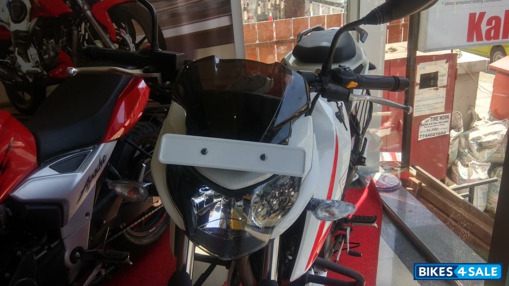 White TVS Apache RTR 200 4V ABS
