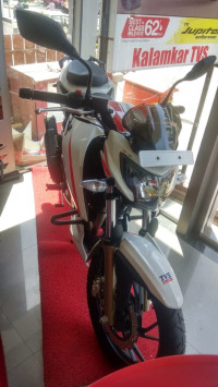 White TVS Apache RTR 200 4V ABS