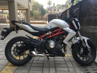 White Benelli TNT 300