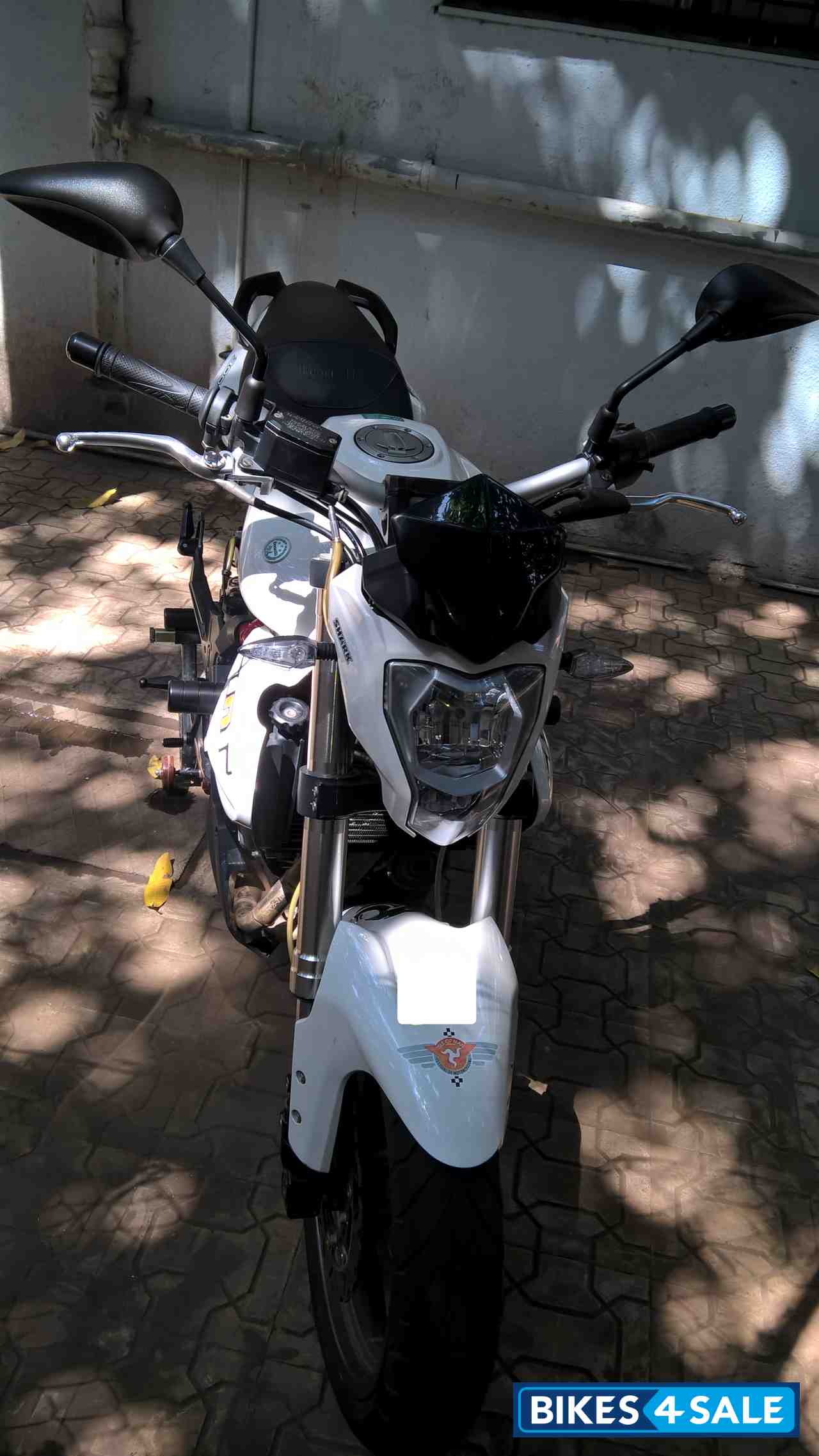 White Benelli TNT 300