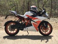White KTM RC 200
